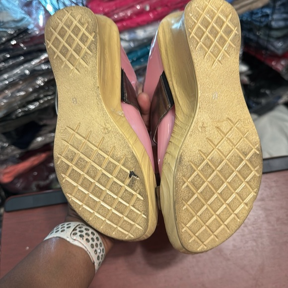 Onex Sandals with Metallic Straps and Open Toe - Picture 4 of 5